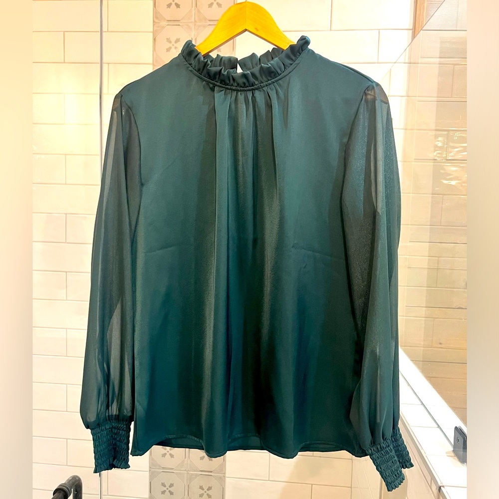 Emerald green blouse NWOT‎ L